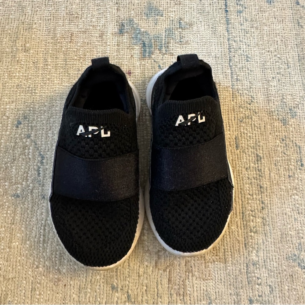 APL kids TechLoom Bliss size 8 Black Slip-On Sneakers